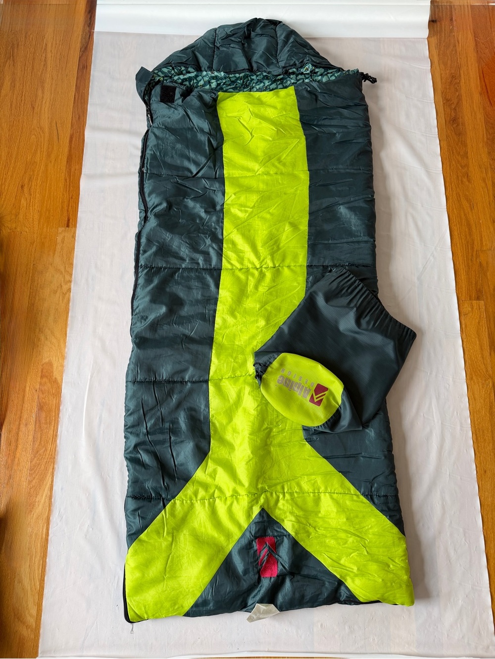 Alpine Design youth mummy Sleeping Bag Hooded Lime Green 66"x26" TC-LF911P